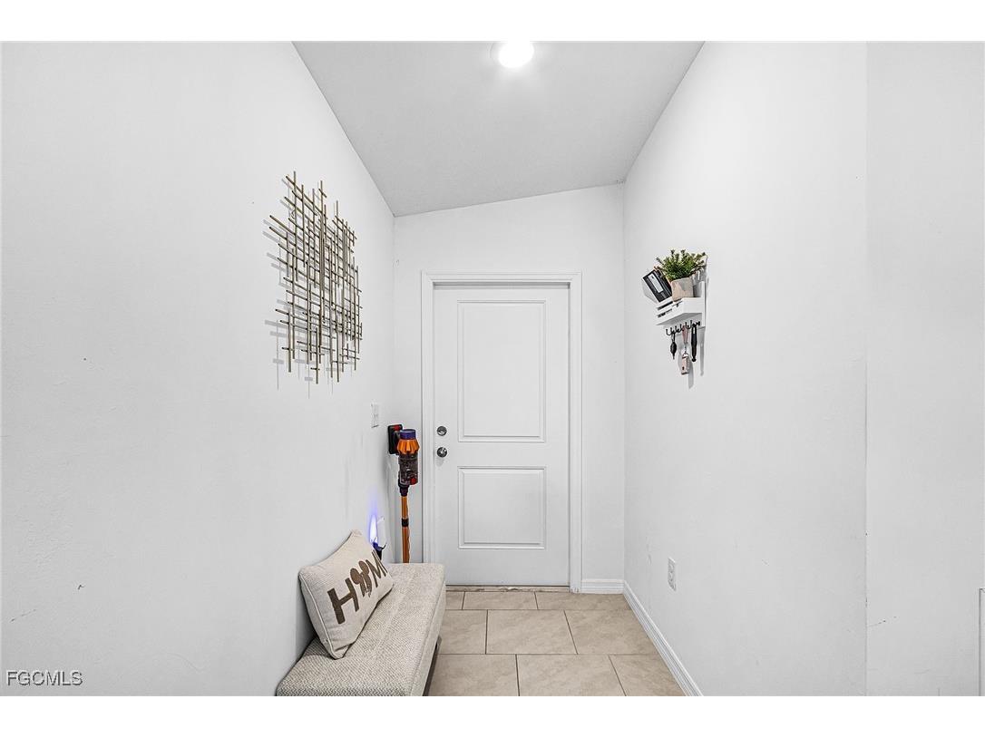 4007 San Clemente Court North Fort Myers FL 33917 2025024476 image9