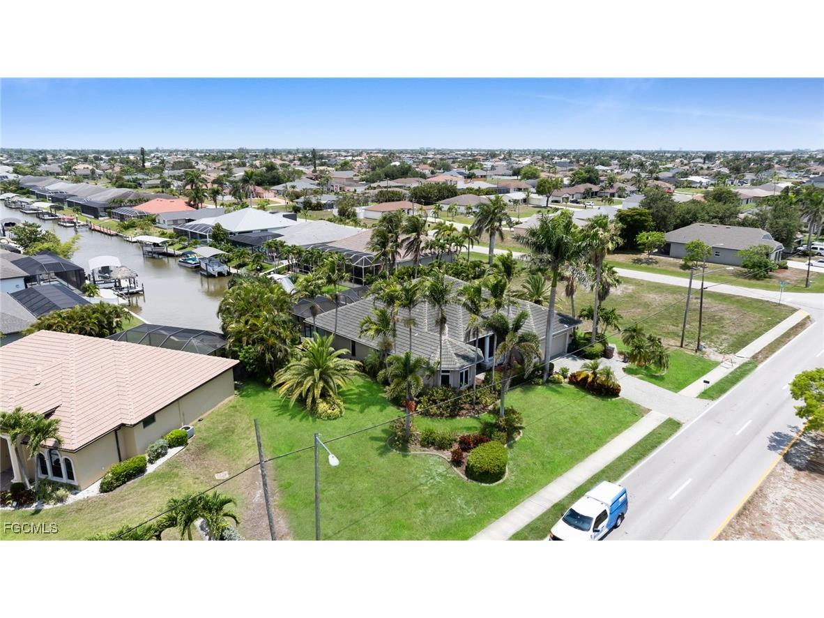 4009 Chiquita Boulevard S Cape Coral FL 33914 2025014049 image3