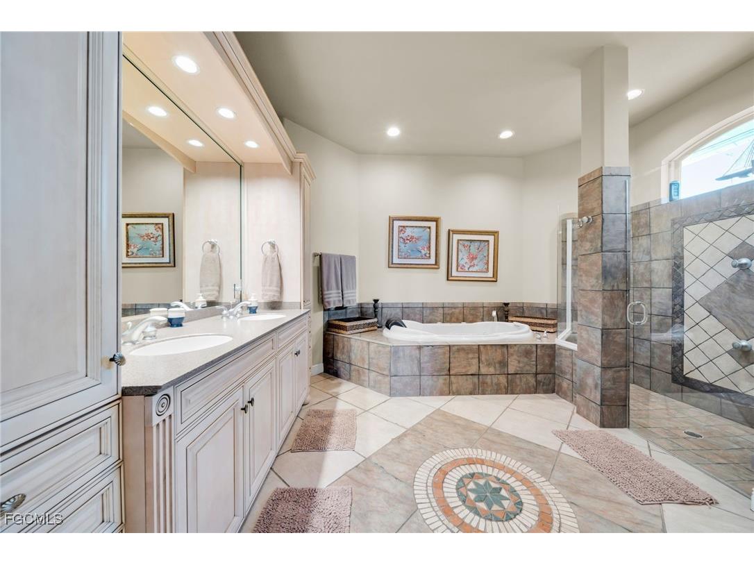 4009 Chiquita Boulevard S Cape Coral FL 33914 2025014049 image32