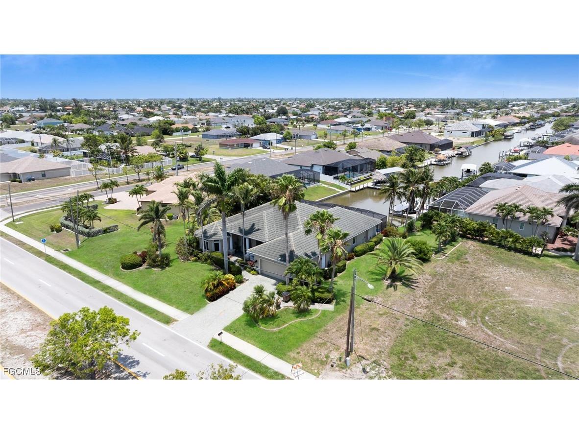 4009 Chiquita Boulevard S Cape Coral FL 33914 2025014049 image4