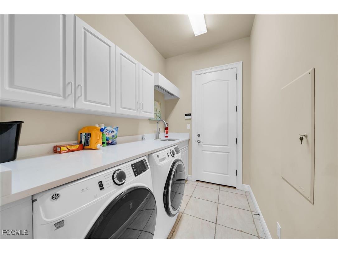 4009 Chiquita Boulevard S Cape Coral FL 33914 2025014049 image44