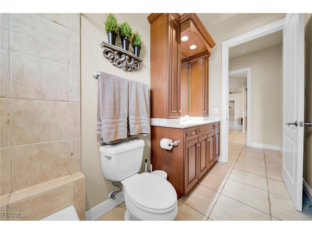 4009 Chiquita Boulevard S Cape Coral FL 33914 2025014049 image48