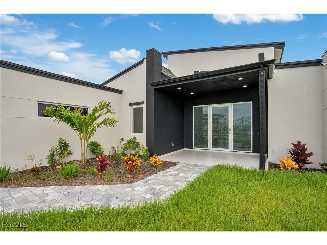 4009 Jacaranda Parkway W Cape Coral FL 33993 2026001378 image1