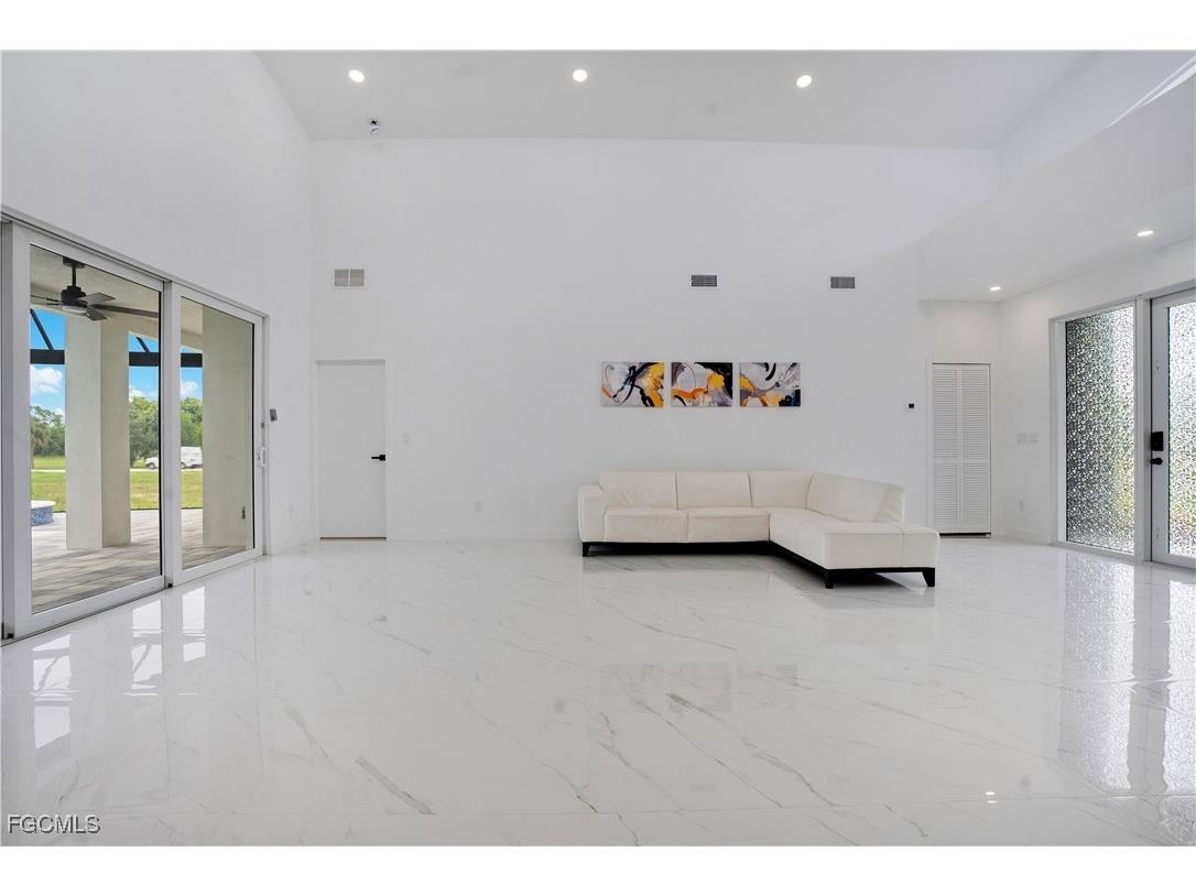 4009 Jacaranda Parkway W Cape Coral FL 33993 2026001378 image5