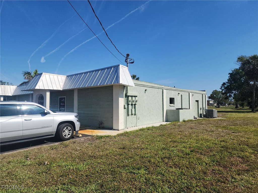 401 E Olympia Avenue #2 Punta Gorda FL 33950 2026005176 image3
