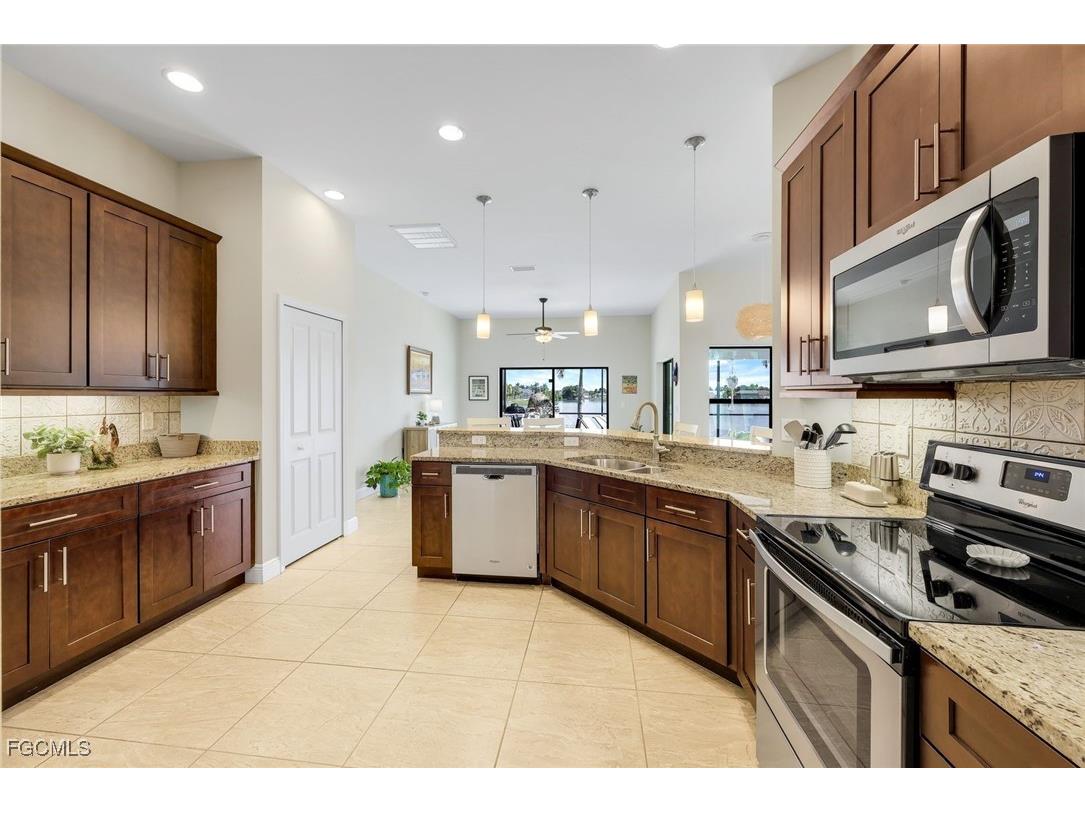 401 NE 19th Place Cape Coral FL 33909 2025019972 image16