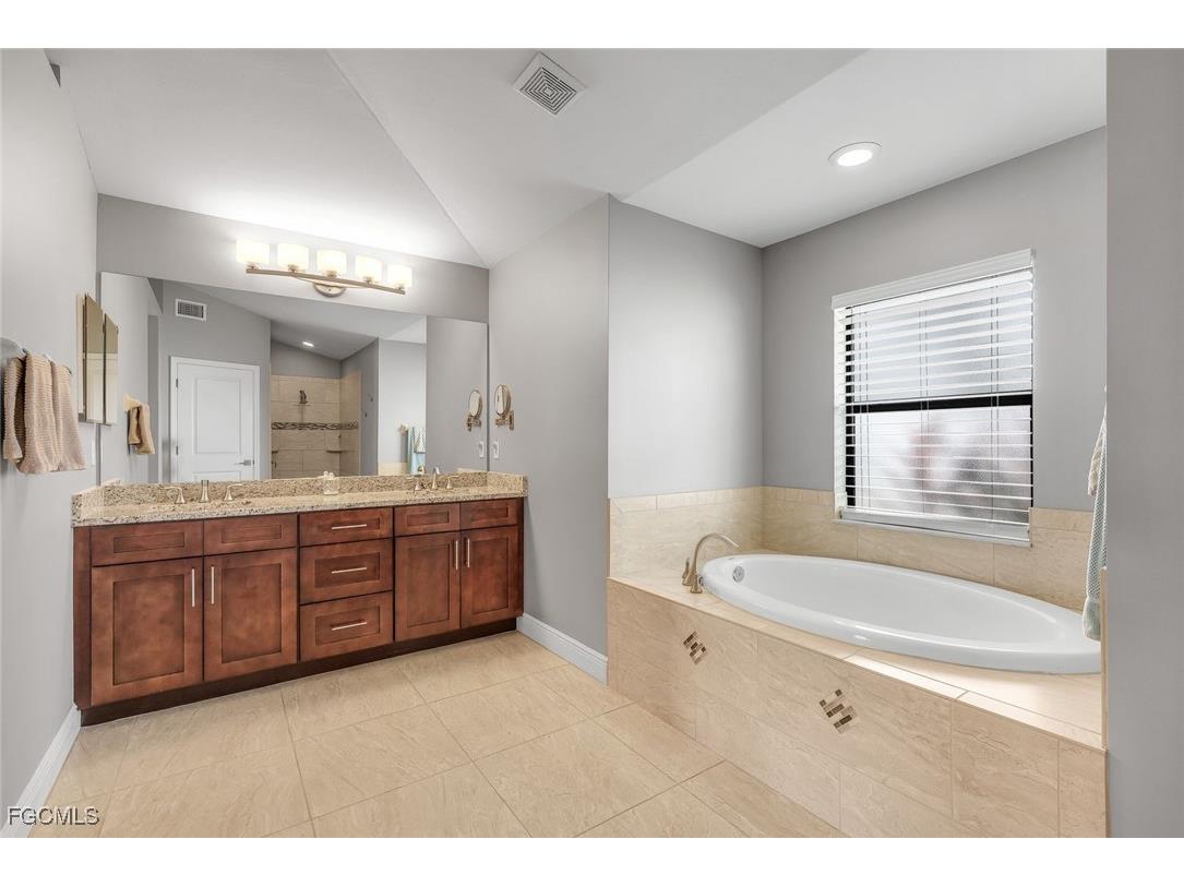 401 NE 19th Place Cape Coral FL 33909 2025019972 image35