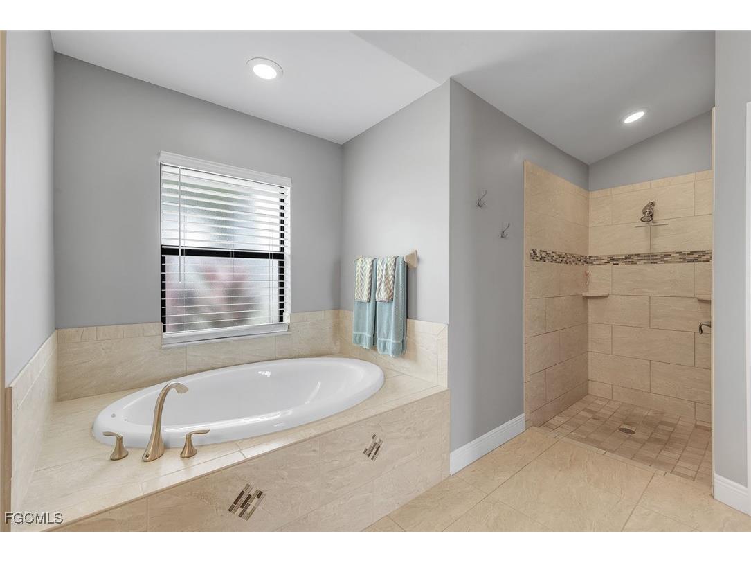 401 NE 19th Place Cape Coral FL 33909 2025019972 image36