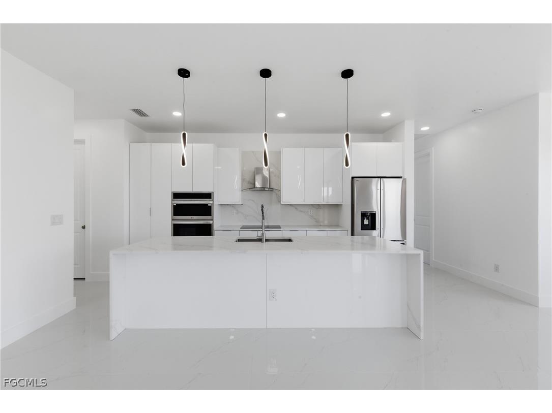 401 NW 25th Avenue Cape Coral FL 33993 2026010353 image8