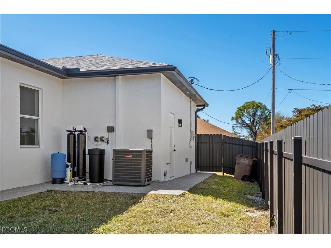 401 NW 27th Avenue Cape Coral FL 33993 2026007489 image44