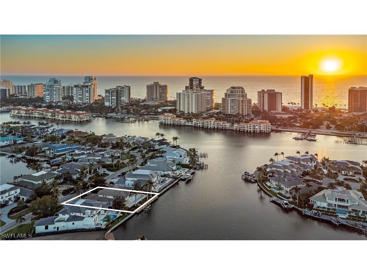 401 Neapolitan Way Naples FL 34103 223020412 image1