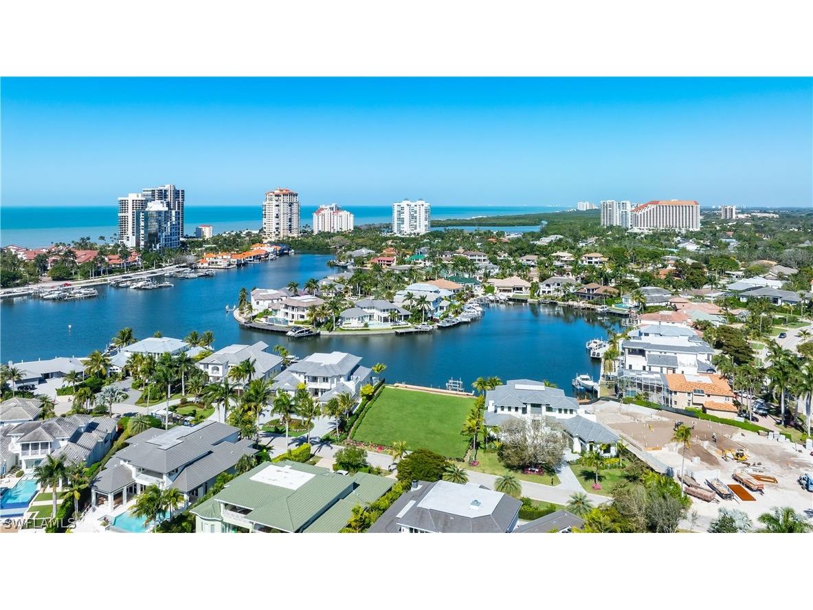 401 Neapolitan Way Naples FL 34103 224012392 image1