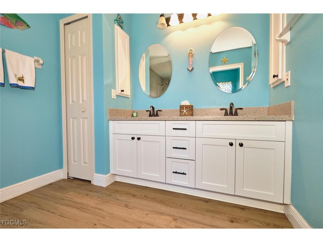 401 SE 23rd Terrace Cape Coral FL 33990 2026004120 image10