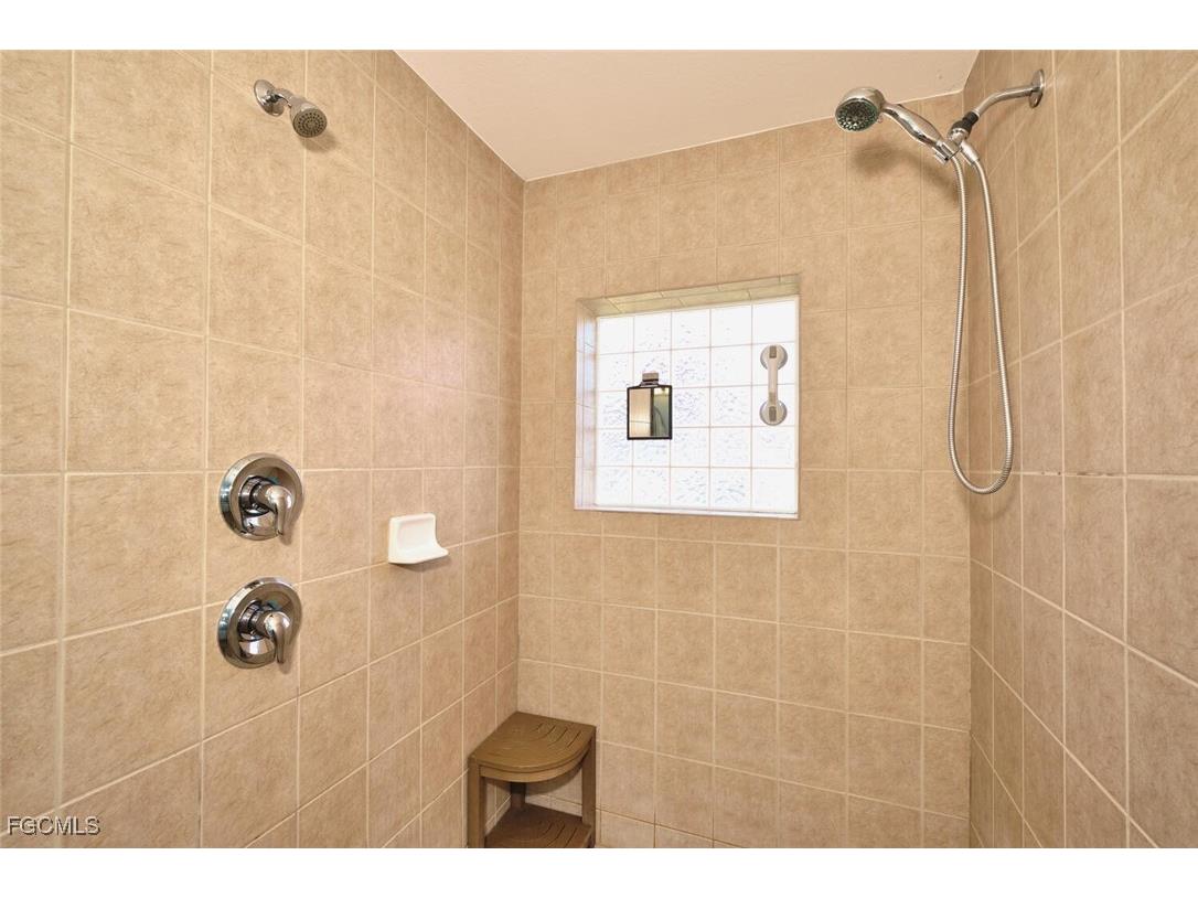 401 SE 23rd Terrace Cape Coral FL 33990 2026004120 image11