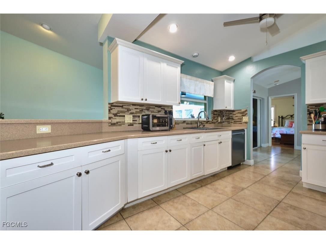 401 SE 23rd Terrace Cape Coral FL 33990 2026004120 image13