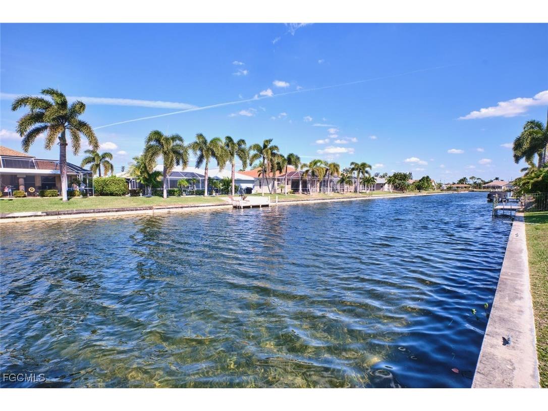 401 SE 23rd Terrace Cape Coral FL 33990 2026004120 image21