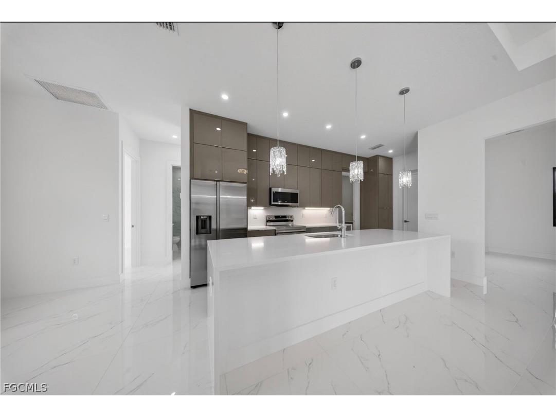 4013 12th Street SW Lehigh Acres FL 33976 2026009599 image3