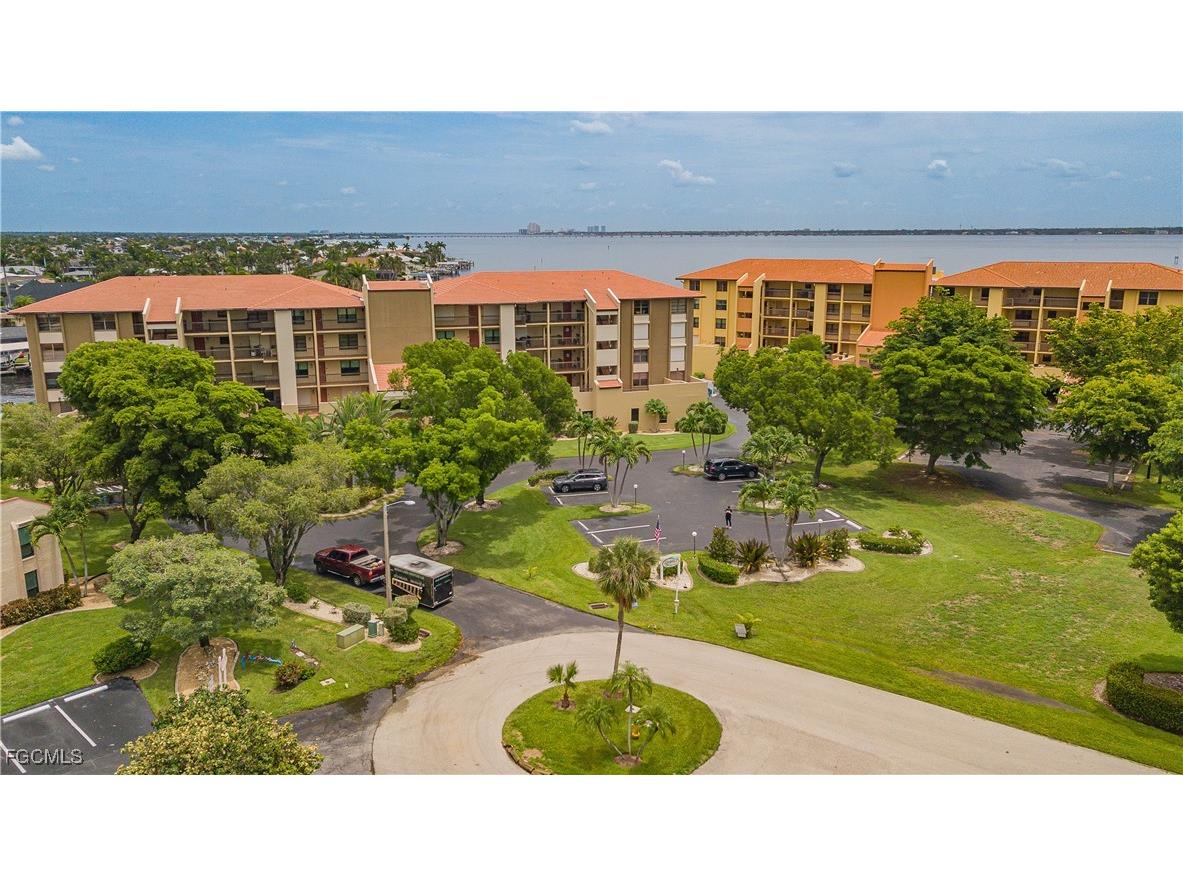 4013 SE 20th Place #205 Cape Coral FL 33904 2025000758 image1