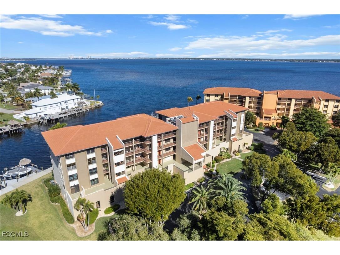 4013 SE 20th Place #401 Cape Coral FL 33904 2026004160 image1