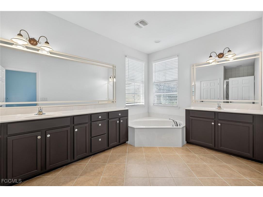 4018 Cherrybrook Loop Fort Myers FL 33966 2025018903 image17