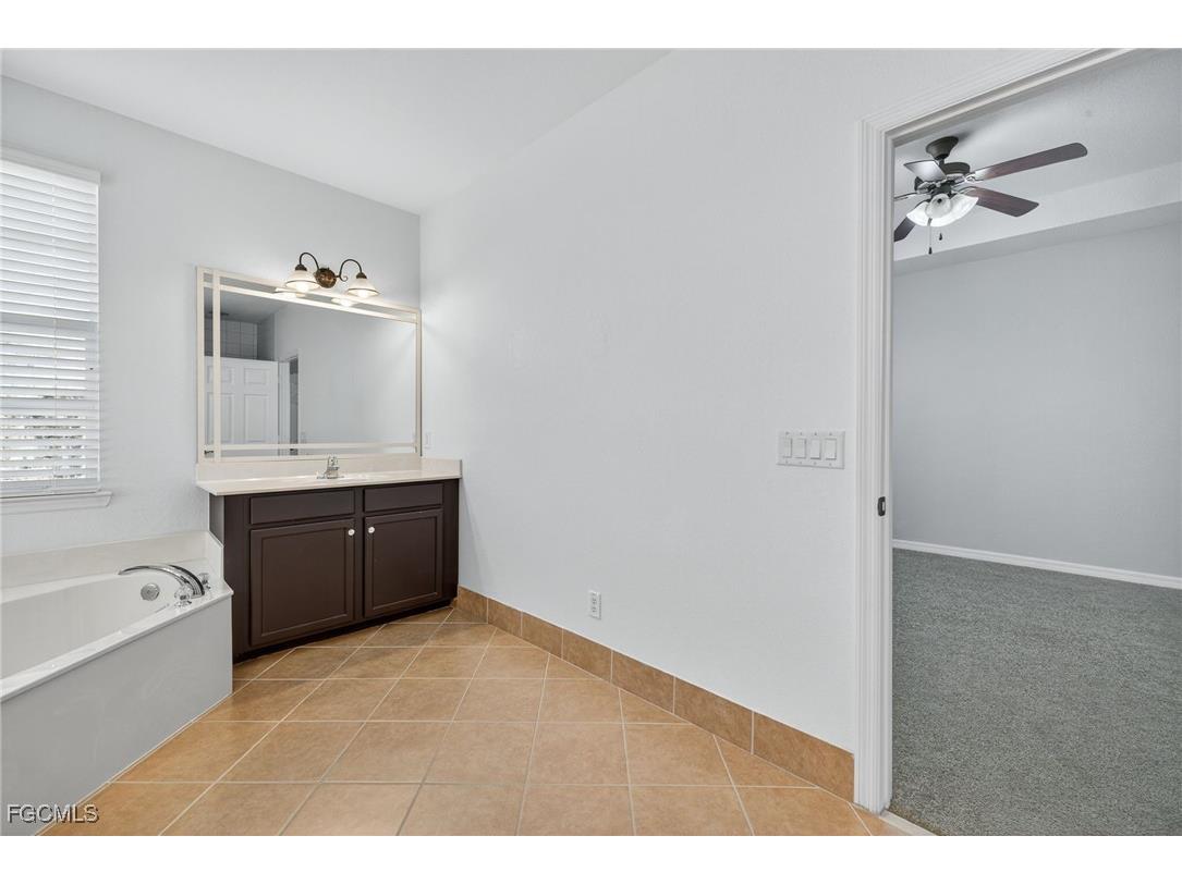 4018 Cherrybrook Loop Fort Myers FL 33966 2025018903 image19
