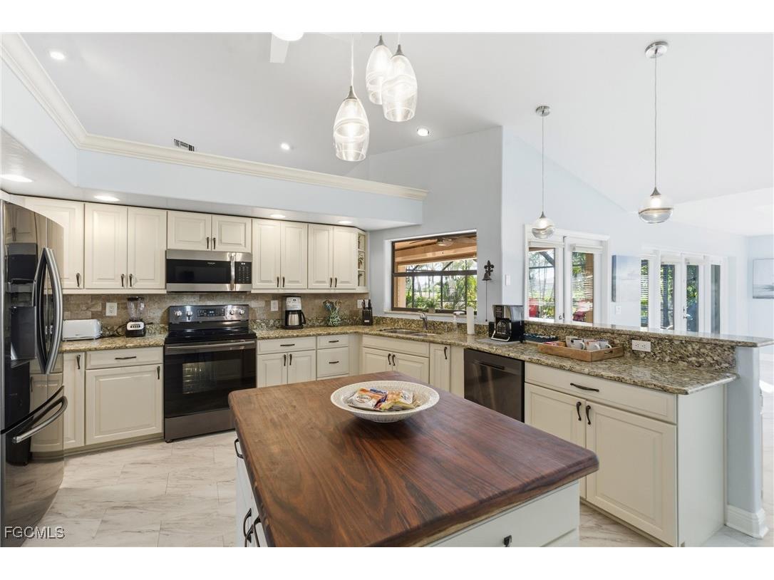 4018 NW 12th Street Cape Coral FL 33993 2025021957 image17