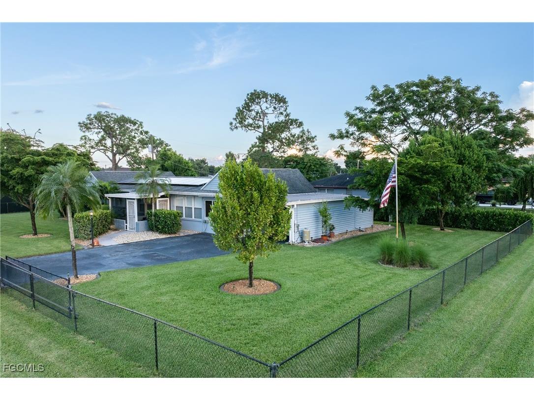 402 E Cleveland Lane Lehigh Acres FL 33936 2025006349 image1