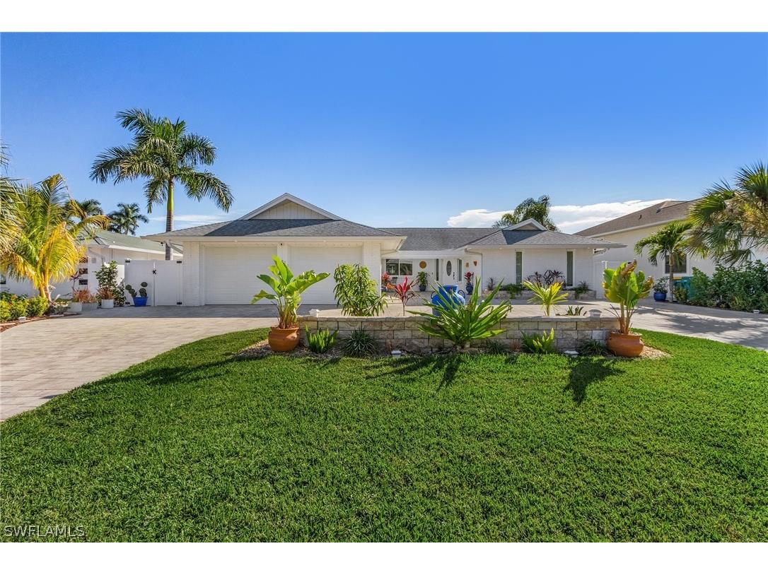 402 Germain Avenue Naples FL 34108 224060307 image1