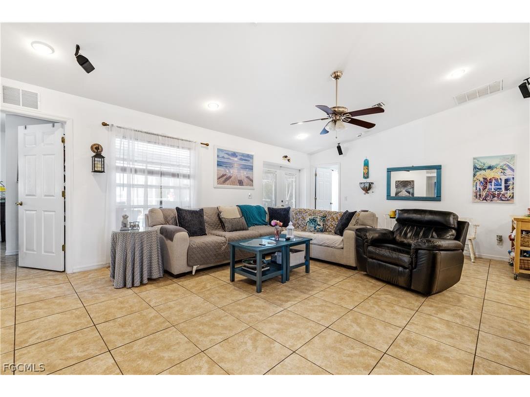 402 SW 46th Terrace Cape Coral FL 33914 2026010219 image17