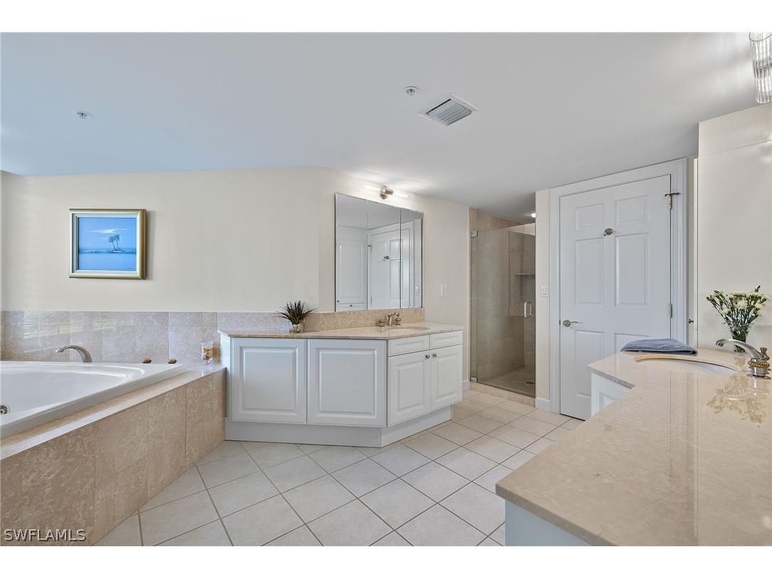 4021 Gulf Shore Boulevard N #202 Naples FL 34103 226010636 image20