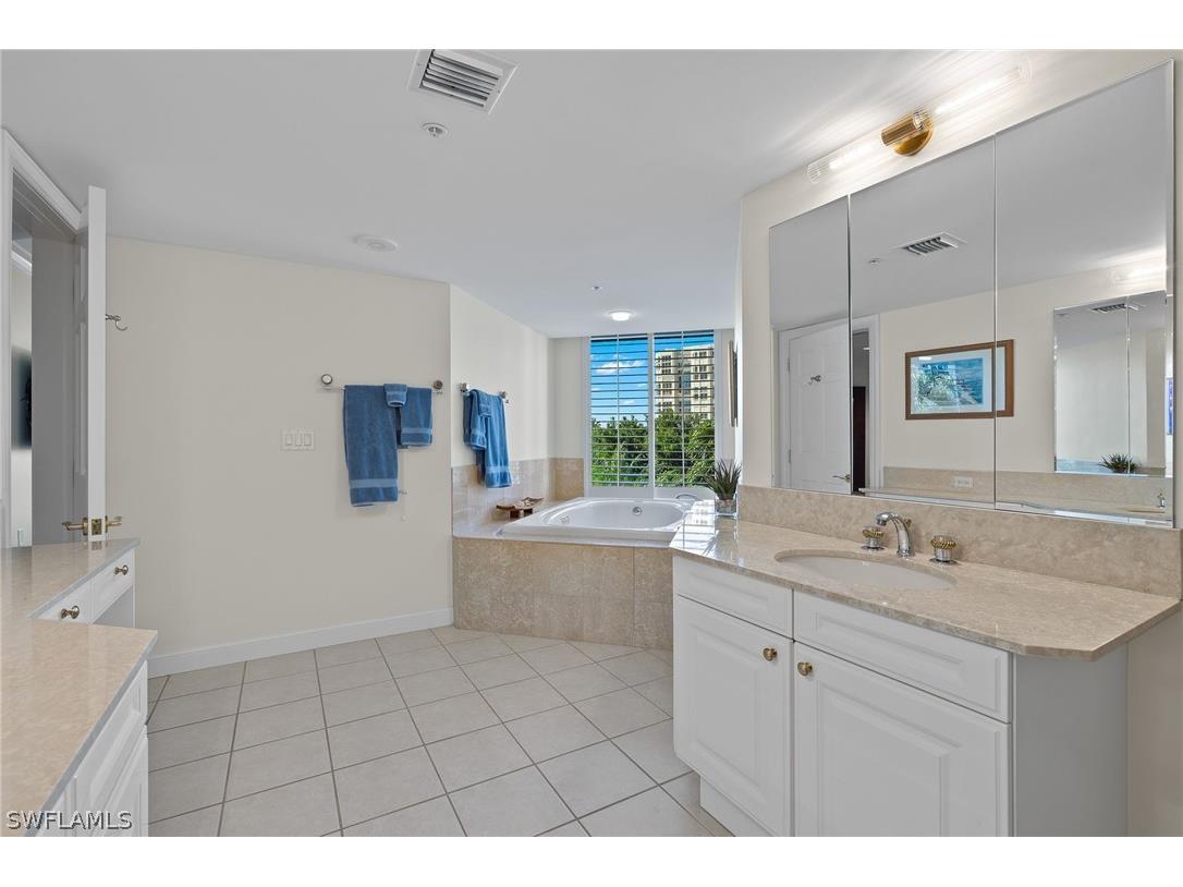 4021 Gulf Shore Boulevard N #202 Naples FL 34103 226010636 image22