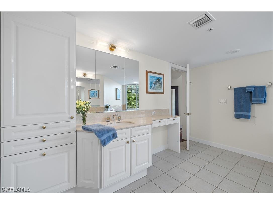 4021 Gulf Shore Boulevard N #202 Naples FL 34103 226010636 image23