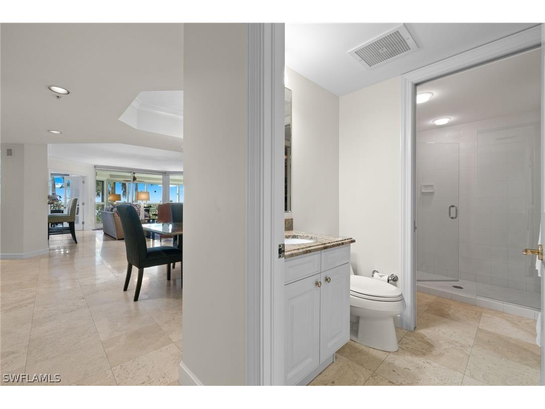 4021 Gulf Shore Boulevard N #202 Naples FL 34103 226010636 image24