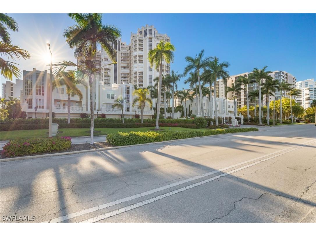 4021 Gulf Shore Boulevard N #202 Naples FL 34103 226010636 image37