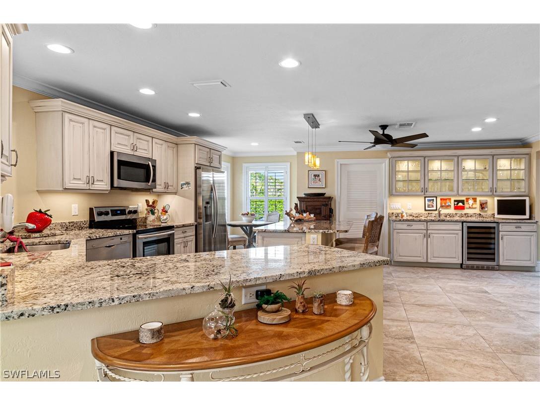 4022 Crayton Road Naples FL 34103 223008736 image1