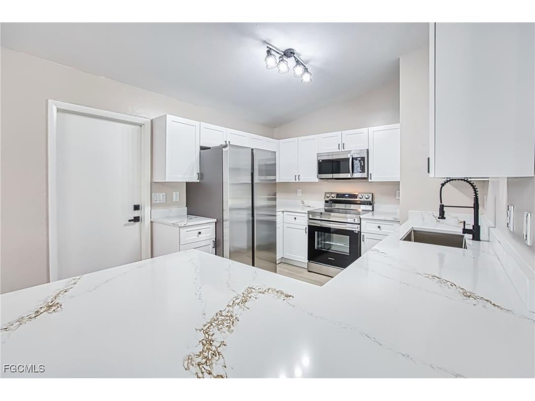 4022 SW 8th Place Cape Coral FL 33914 2025019535 image3