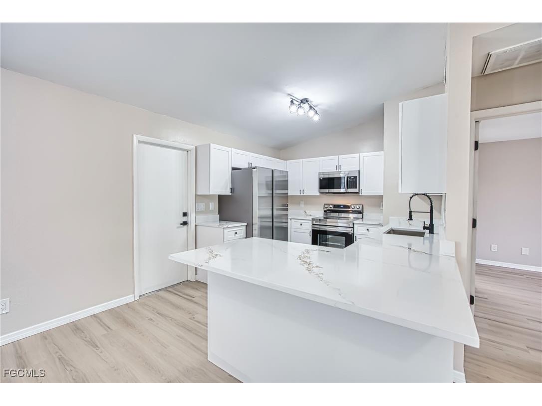 4022 SW 8th Place Cape Coral FL 33914 2025019535 image4