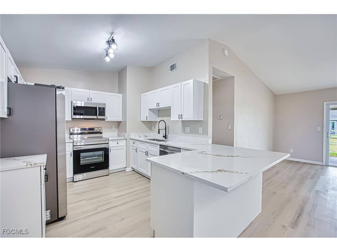 4022 SW 8th Place Cape Coral FL 33914 2025019535 image5