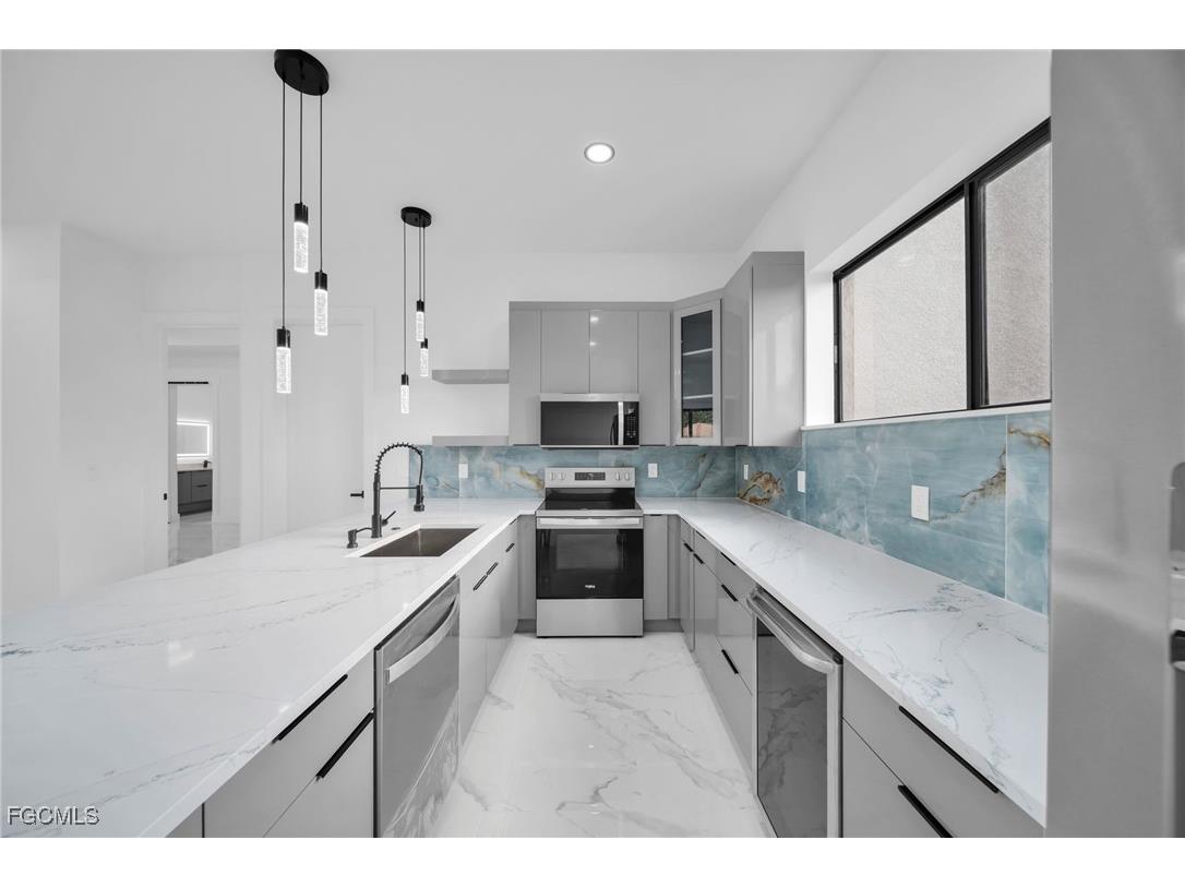 4026 SE 3rd Avenue Cape Coral FL 33904 2025002579 image13