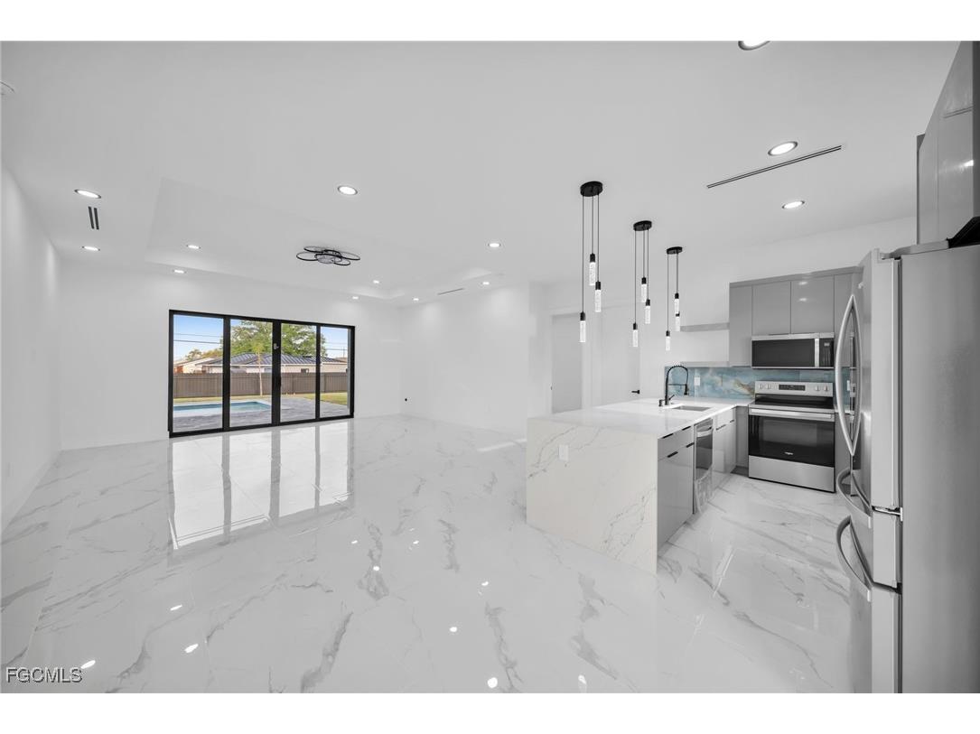 4026 SE 3rd Avenue Cape Coral FL 33904 2025002579 image14