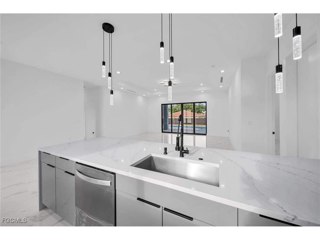 4026 SE 3rd Avenue Cape Coral FL 33904 2025002579 image16