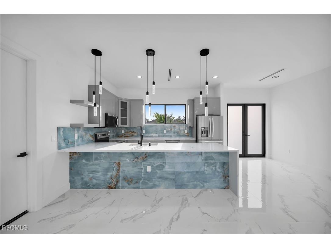 4026 SE 3rd Avenue Cape Coral FL 33904 2025002579 image18