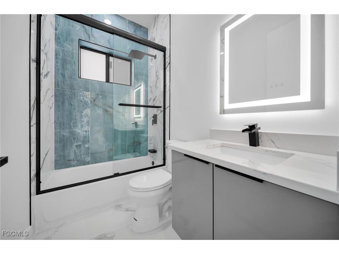 4026 SE 3rd Avenue Cape Coral FL 33904 2025002579 image33