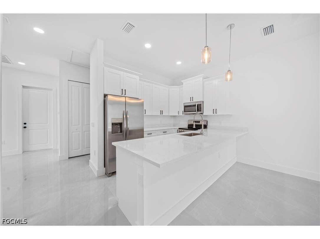 403/405 Bell Boulevard S Lehigh Acres FL 33974 2026021560 image8