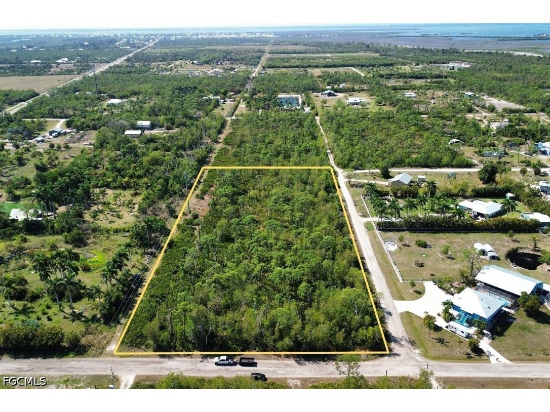 4031 Pinetree Boulevard Saint James City FL 33956 2026014549 image1