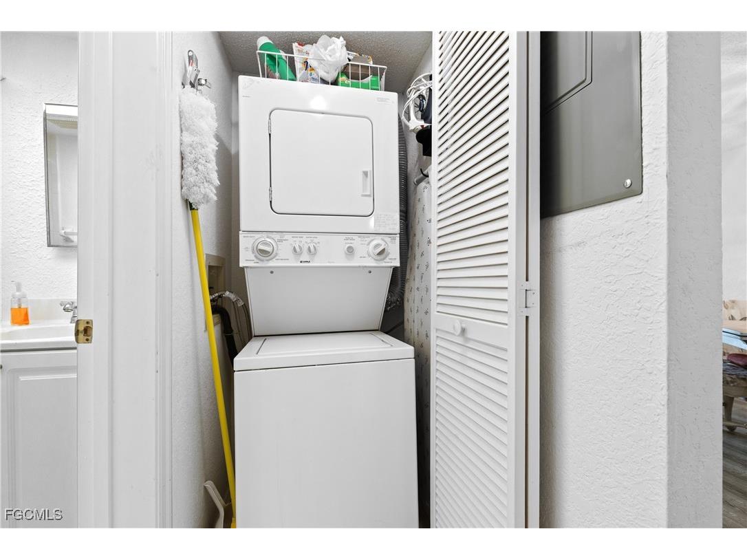 4032 Oakview Drive #H1 Punta Gorda FL 33980 2025015292 image20