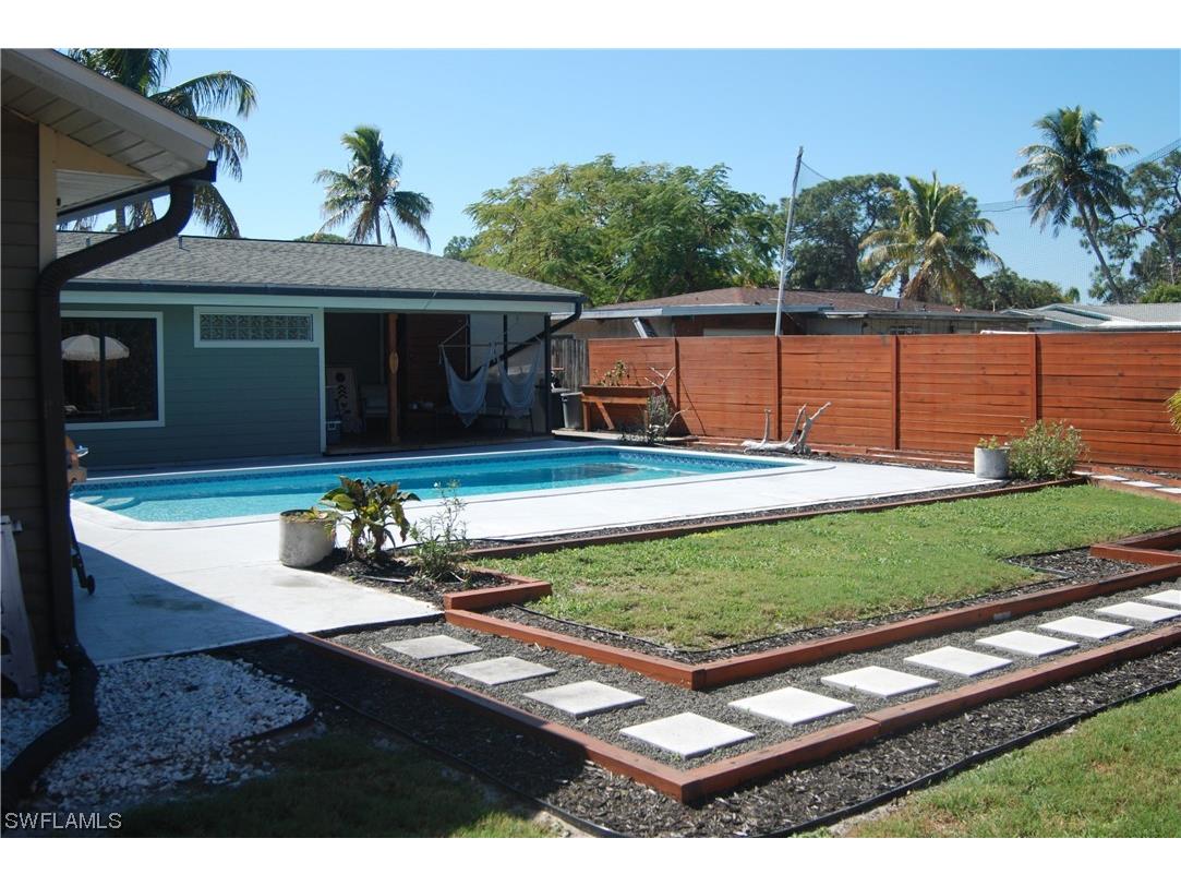 4033 Coconut Circle S Naples FL 34104 224017120 image1