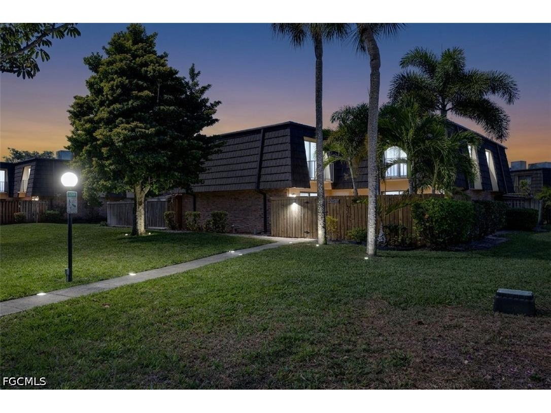 4039 Sandlewood Lane #4 Fort Myers FL 33907 2026011204 image1
