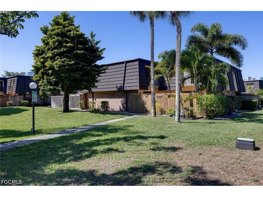 4039 Sandlewood Lane #4 Fort Myers FL 33907 2026011204 image2