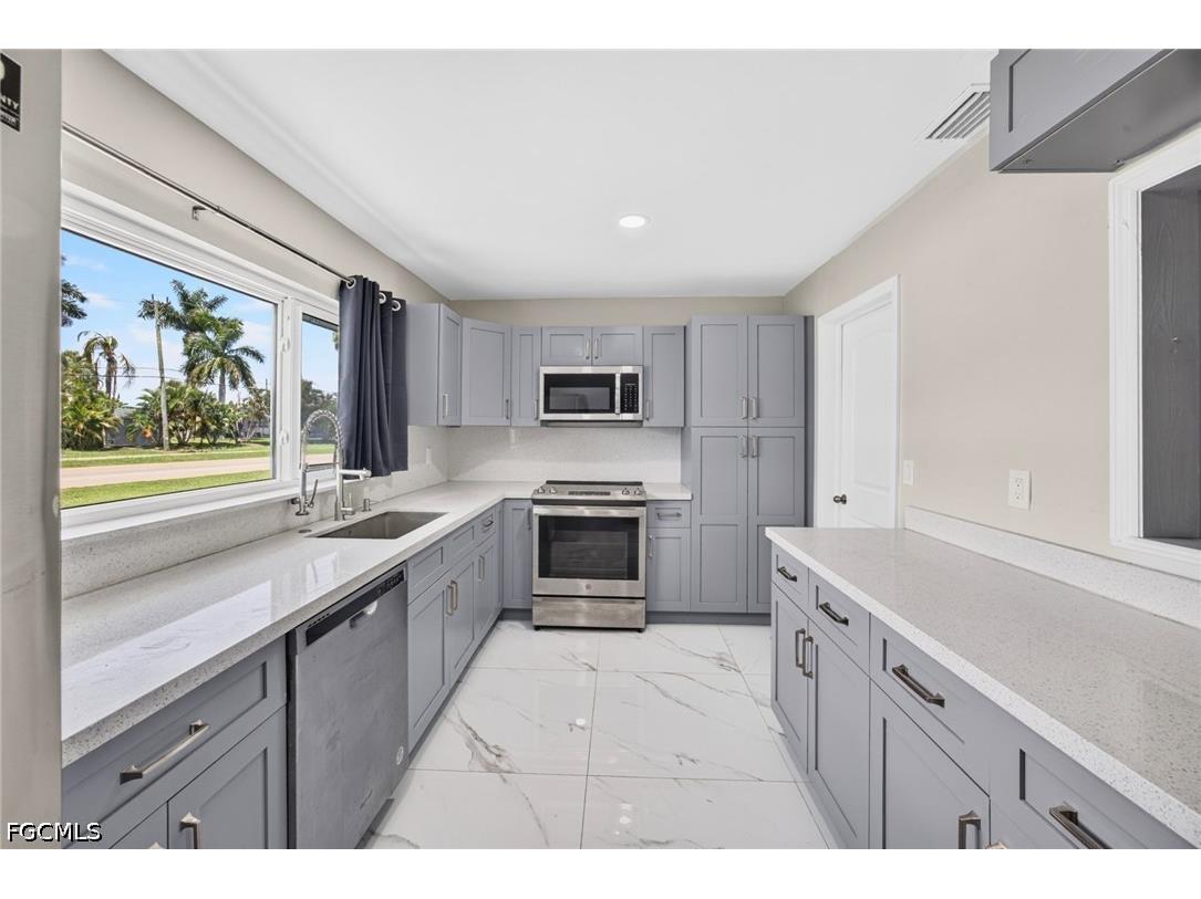 404 El Dorado Parkway E Cape Coral FL 33904 2026028793 image3